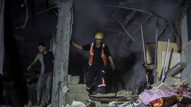الدفاع المدني في غزة ينتشل رفات عشرات الفلسطينيين