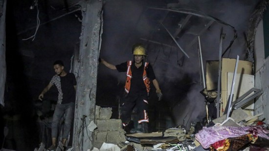 الدفاع المدني في غزة ينتشل رفات عشرات الفلسطينيين