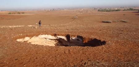 شيء مخيف في المغرب ..ظهور حفرة ضخمة غامضة تشبه حفر تركيا