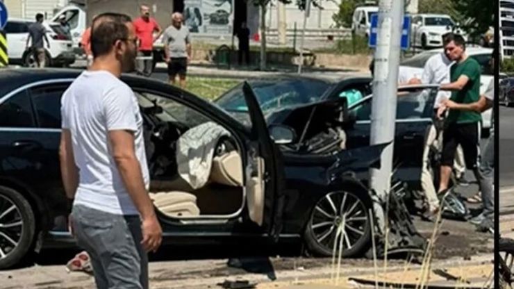 مصرع شخص وإصابة آخر في تصادم سيارتين بدياربكر