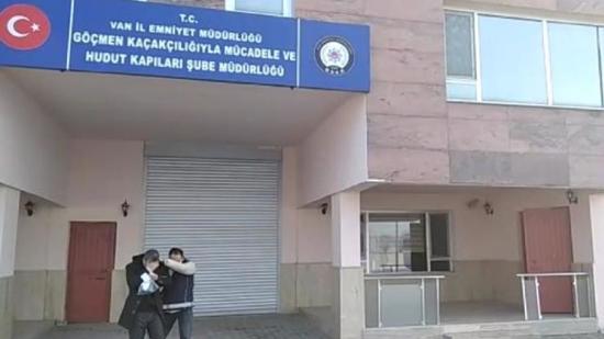 اعتقال شخصين بتهمة تهريب المهاجرين في وان شرفي تركيا