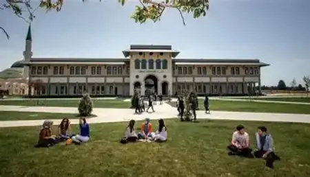 "YÖS وSAT 2026: فرص الطلاب العرب في الجامعات التركية"