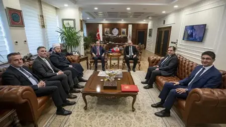  وزير العمل التركي يلتقي مع نظيره من الجبل الأسود أدروفيتش