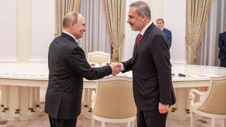 وزير الخارجية التركي يلتقي بالرئيس الروسي بوتين