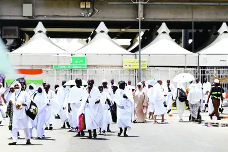 اليوم ..الحجاج يقفون على صعيد عرفات  الطاهر لأداء الركن الأعظم