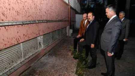 إخلاء 76 مدرسة تضررت من الزلازل في ولاية مرسين