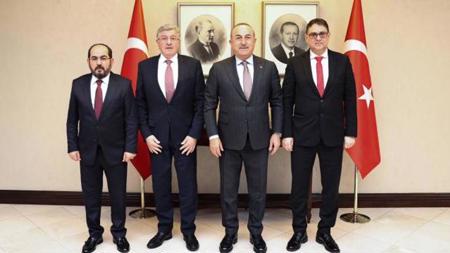 وزير الخارجية التركي يلتقي بزعماء المعارضة السورية