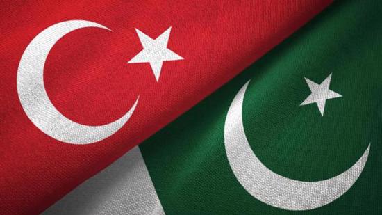تركيا وباكستان تبحثان سبل التعاون الدفاعي والأمني