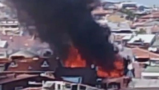 وفاة رجلٍ إثر حريقٍ في شقّةٍ علويّة بحيّ شمسي باشا في غازي عثمان باشا