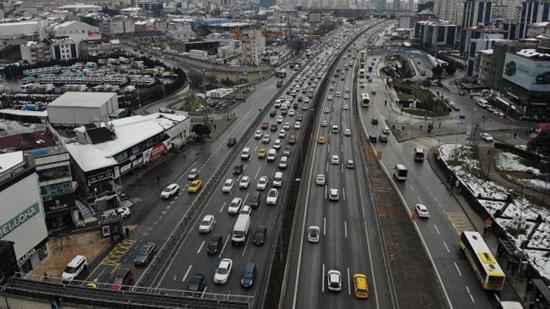 كثافة مرورية عالية بمدينة إسطنبول بلغت 60 بالمائة