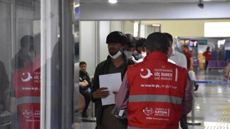 تركيا ترسل 227 مهاجر غير شرعي إلى بلادهم