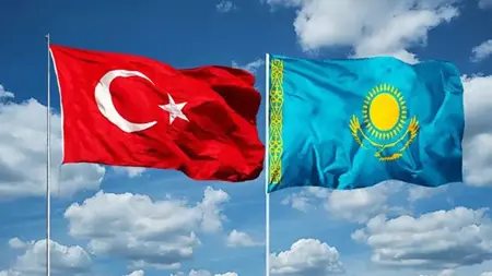 تركيا وكازاخستان توقّعان مذكّرة لتوسيع حركة الطيران وزيادة الرحلات والشحن الجوّيّ