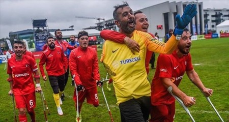 كرة القدم.. تركيا تتأهل إلى نهائي بطولة أوروبا لمبتوري الأطراف