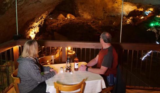 مطعم داخل كهف عمره 65 مليون سنة ما هي قصته؟