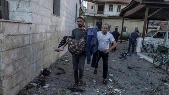 الهلال الأحمر التركي يقدم وقود يكفي لعمل المستشفيات في غزة لمدة شهر