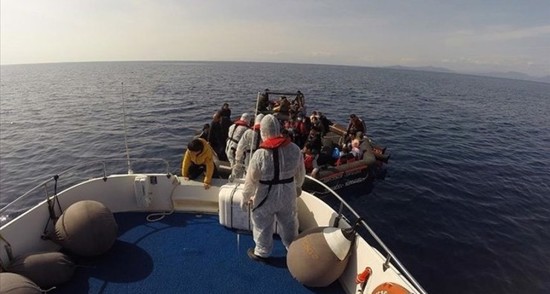 خفر السواحل التركي ينقذ 36 مهاجرًا أعادتهم اليونان 