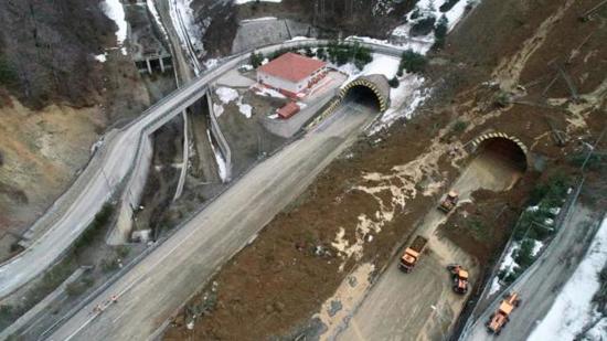 والي مدينة بولو التركية يكشف موعد افتتاح نفق جبل بولو أمام حركة المرور