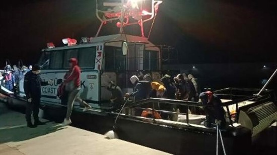 بينهم نساء وأطفال ..إنقاذ 42 مهاجرا قبالة ساحل موغلا