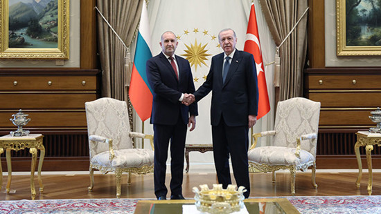 أردوغان يستقبل رئيس وزراء بلغاريا راديف قبيل قمة الناتو