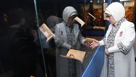 السيدة أمينة أردوغان تزور المكتبة الملكية البلجيكية