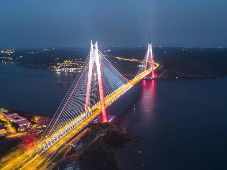<p> ترك الجسر ، وهو العقد الثالث الذي علقناه حول عنق اسطنبول ، بصماته أيضًا في تاريخ الهندسة في العالم.  يحتفل اليوم مشروع جسر السلطان سليم ببلادنا الفخر بالسادس ". </ p> <p> </p><ins class=