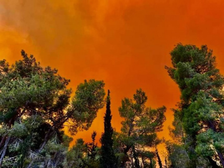 اندلاع حريق كبير في منطقة القدس