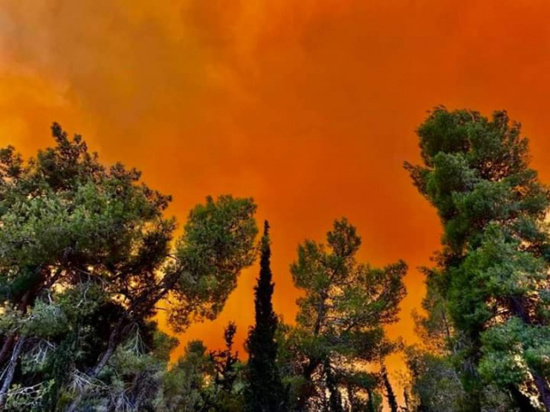 اندلاع حريق كبير في منطقة القدس