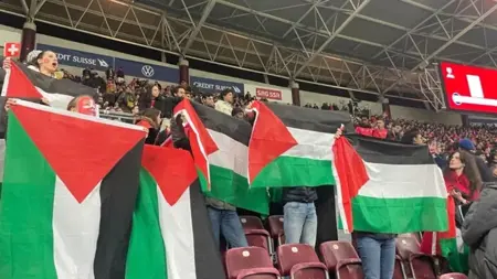 تعبيراً رفضهم ..جماهير سويسرا تستفز منتخب إسرائيل بـ100 علم فلسطيني 