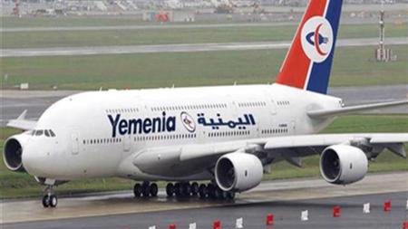 بعد توقف استمر 6 سنوات.. انطلاق أول رحلة جوية تجارية من مطار صنعاء