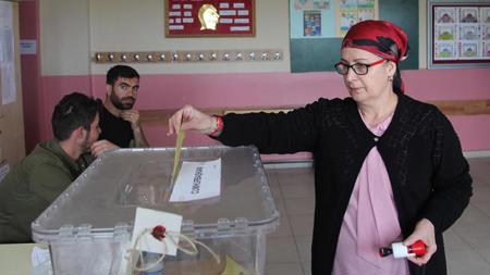 إغلاق صناديق الإقتراع وإنتهاء عملية التصويت بالانتخابات الرئاسية التركية 
