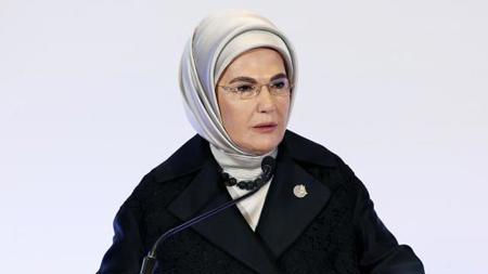 أمينة أردوغان تتبرع بالأضحية للهلال الأحمر التركي