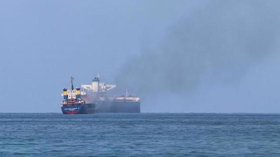 حريق على متن سفينة في خليج إسكندرون