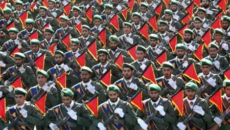 الحرس الثوريّ الإيرانيّ يؤكّد التعاون مع الحكومة لمواجهة العقوبات الأمريكية