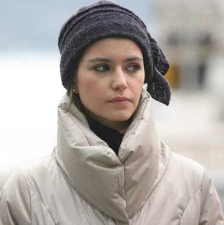 الممثلة التركية بيرين سات تثير جدلاً واسعاً بسبب رأيها عن الحجاب