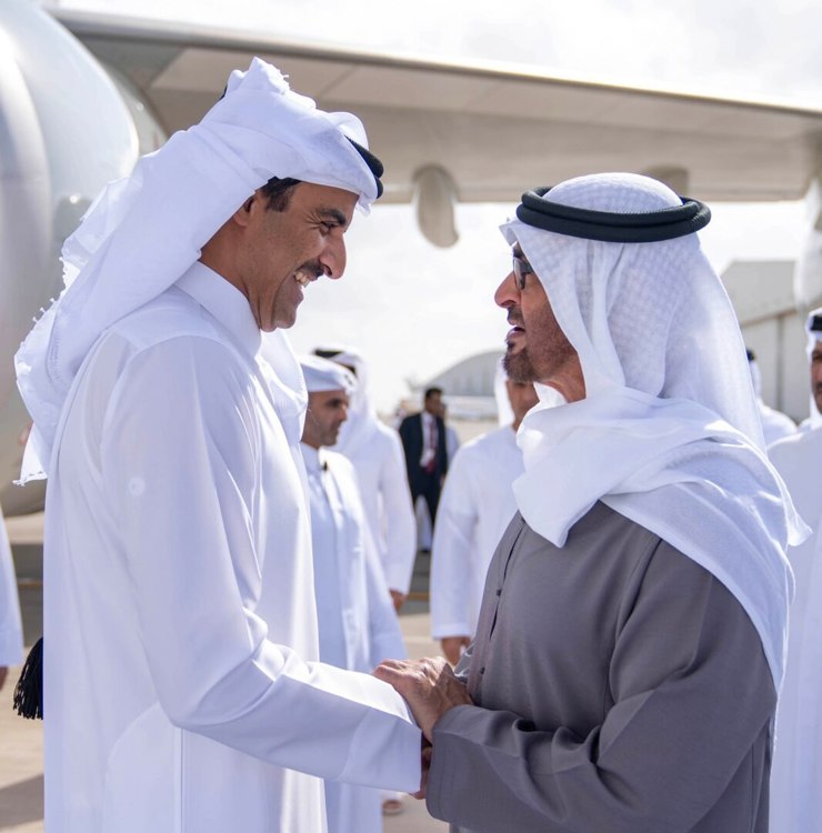 الوصف: أمير قطر يصل الإمارات للمشاركة في 