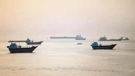إيران ترفض مقترح عُمان لإدارة مضيق هرمز وتلوّح بإبقائه مغلقاً