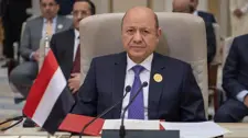 اليمن يقصف مدرج مطار صنعاء لمنع هبوط طائرة إيرانية ويؤكد: لن نسمح بانتهاك سيادتنا