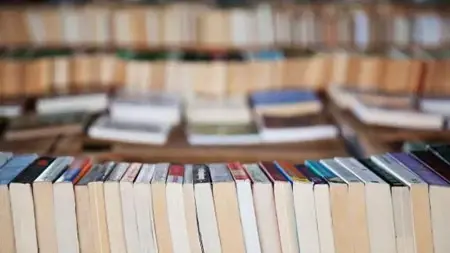 «مشروع بنما».. لماذا تشتري شركات الذكاء الاصطناعيّ ملايين الكتب المستعملة وتُتلفها؟