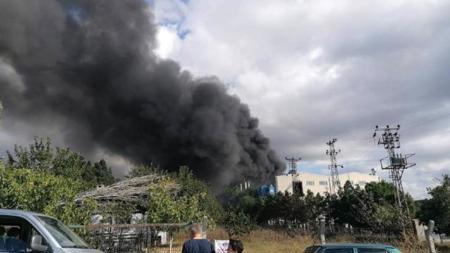 اندلاع حريق هائل في مصنع بلاستيك بإسطنبول