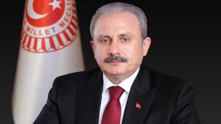 رئيس مجلس البرلمان التركي يقدم تعازيه لمواطن من غزة في استشهاد أطفاله 