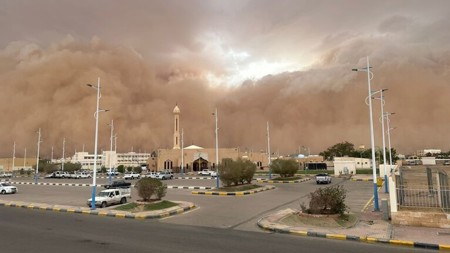 عواصف رعدية مرتقبة تهدد مكة.. والأرصاد السعودية تطلق "الإنذار الأحمر"