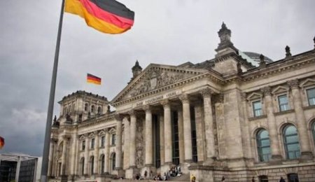 ألمانيا تلوح مرة أخرى بملف ترحيل اللاجئين السوريين
