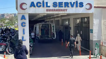 مصرع شاب وإصابة اثنين في تصادم بين شاحنة سحب وسيارة في شانلي أورفا
