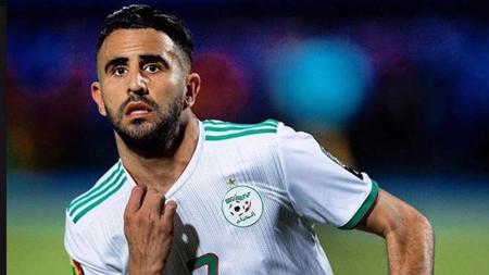 نجم الكرة الجزائري رياض محرز يبدي تضامنه مع فلسطين ضد وحشية الاحتلال