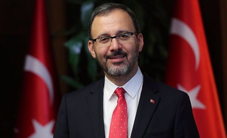 وزير الرياضة والشباب التركي يزف أخبار سارة حول المنح الدراسية