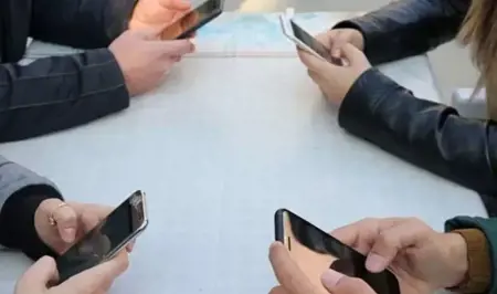 وزير النقل التركي يكشف تفاصيل الهاتف المعفي من الضرائب للطلاب