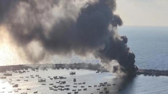 إسرائيل تقصف مراكب الصيادين في ميناء غزة