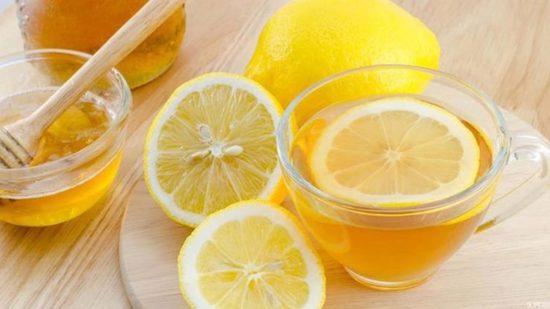 خبيرة تغذية تكشف فوائد وأضرار الليمون