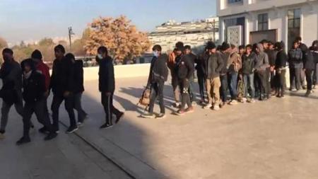 القبض على عشرات المهاجرين غير الشرعيين في أنقرة