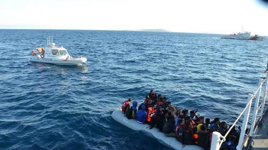 السلطات التركية تضبط 490 مهاجرًا قبل وصولهم إلى اليونان